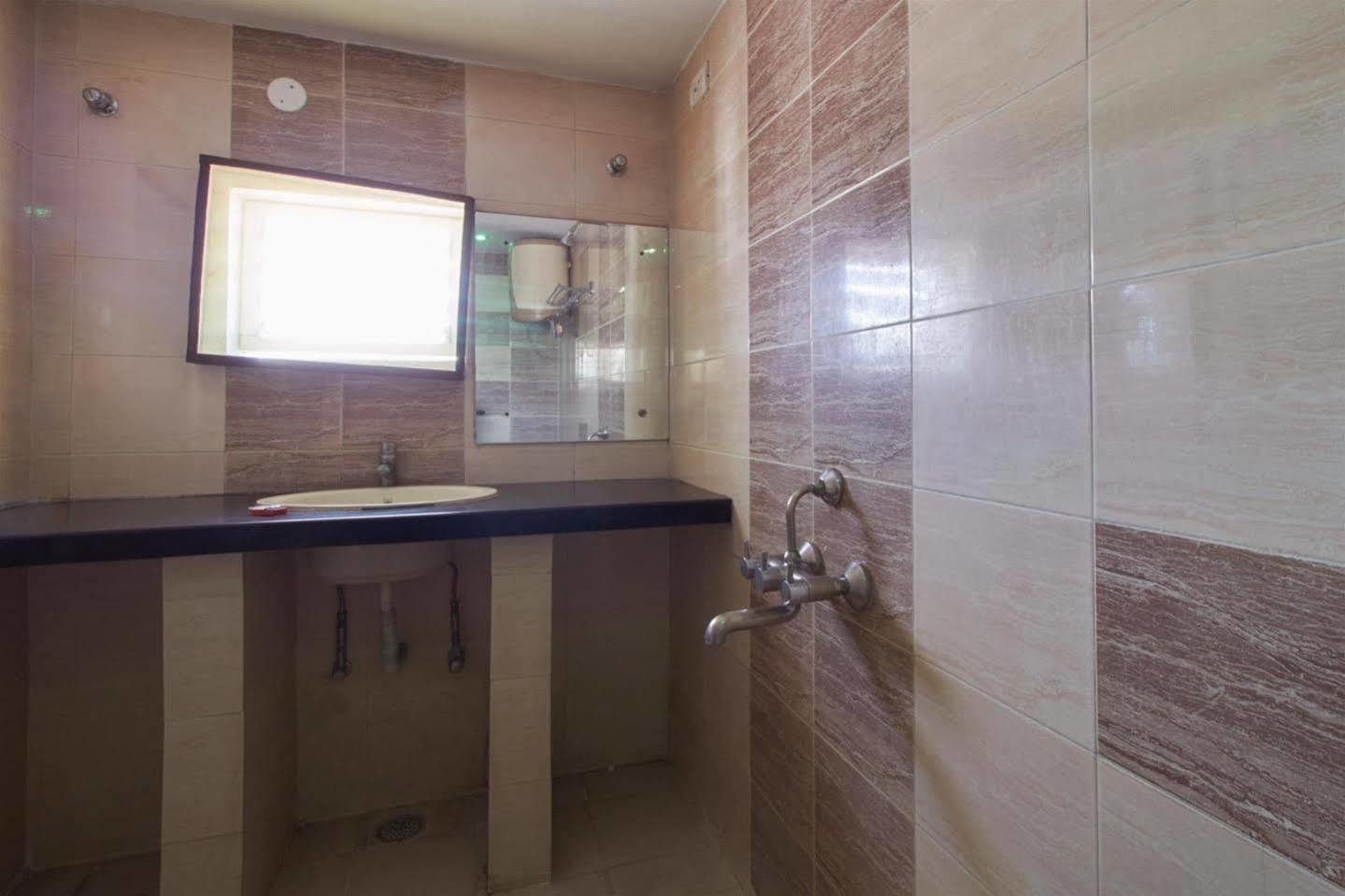 होटल Fabhotel Royal Residency Ii - Nr Lakdikapul Metro Station 3*